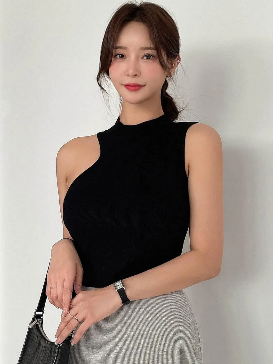 OYOANGLE Women's Summer Ribbed Knit Cut Out Crewneck Sleeveless Basic Slim Fit Tank Top Vest Camisole